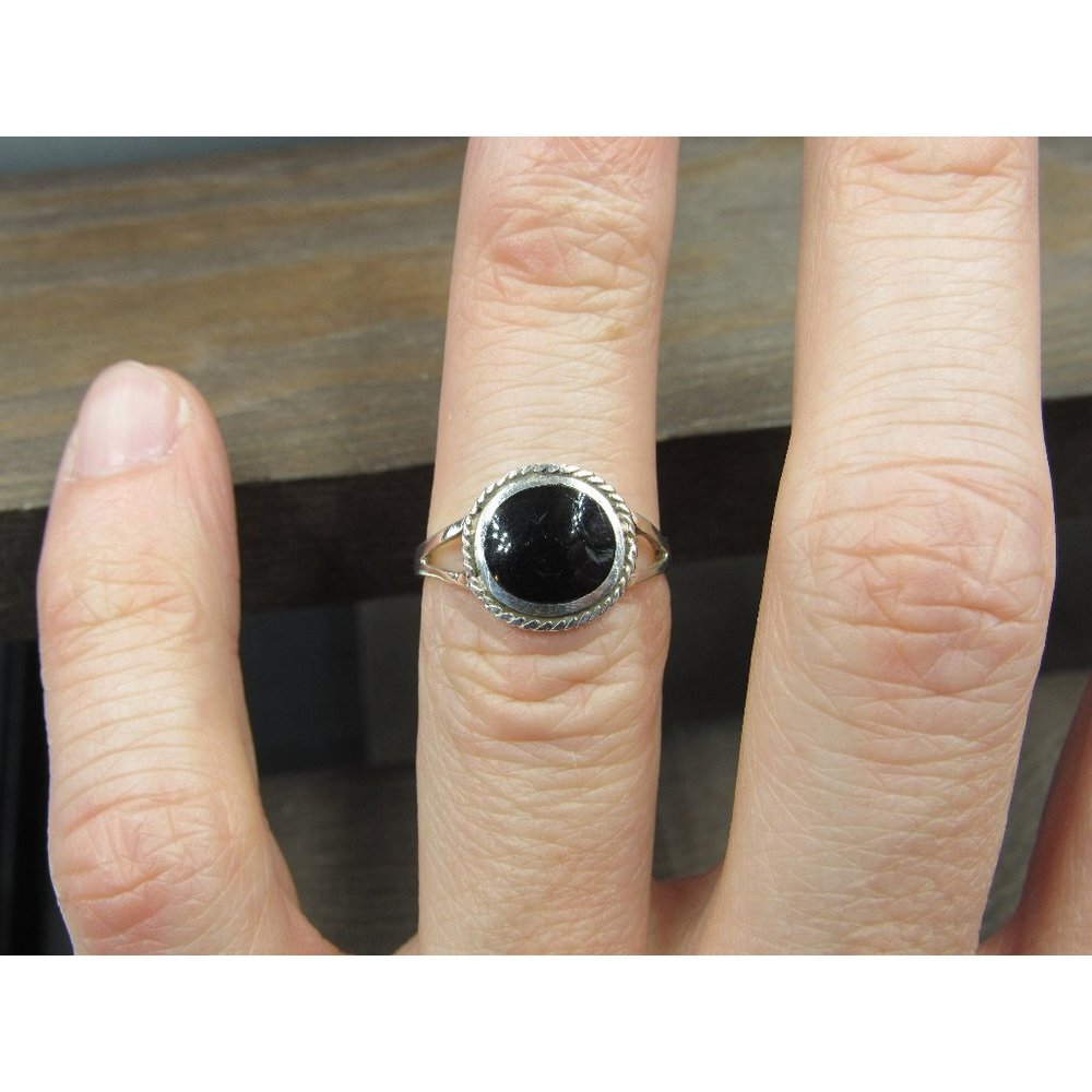 Size 6 Sterling Silver Black Enamel Circle Band Ring